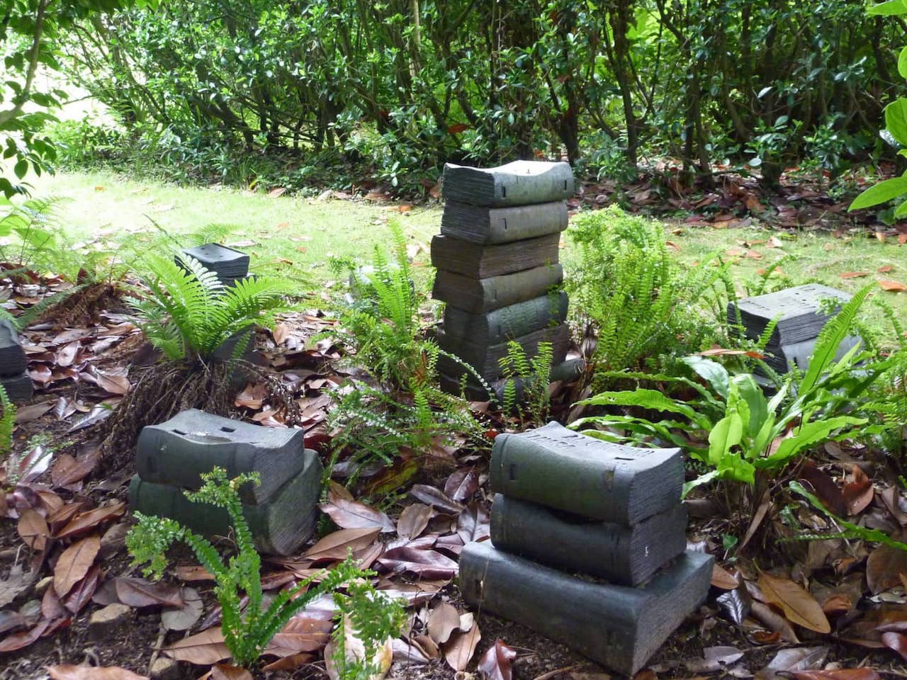 Caxigueiro art in the garden